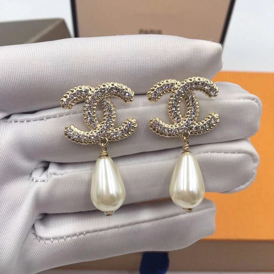 High-End Fashion Letter Pearl Earrings