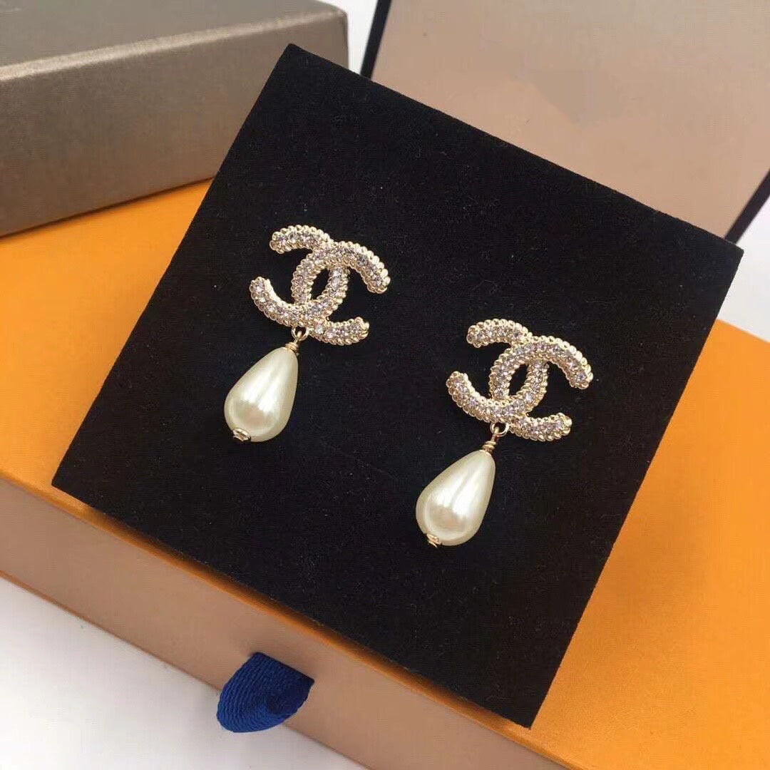 High-End Fashion Letter Pearl Earrings