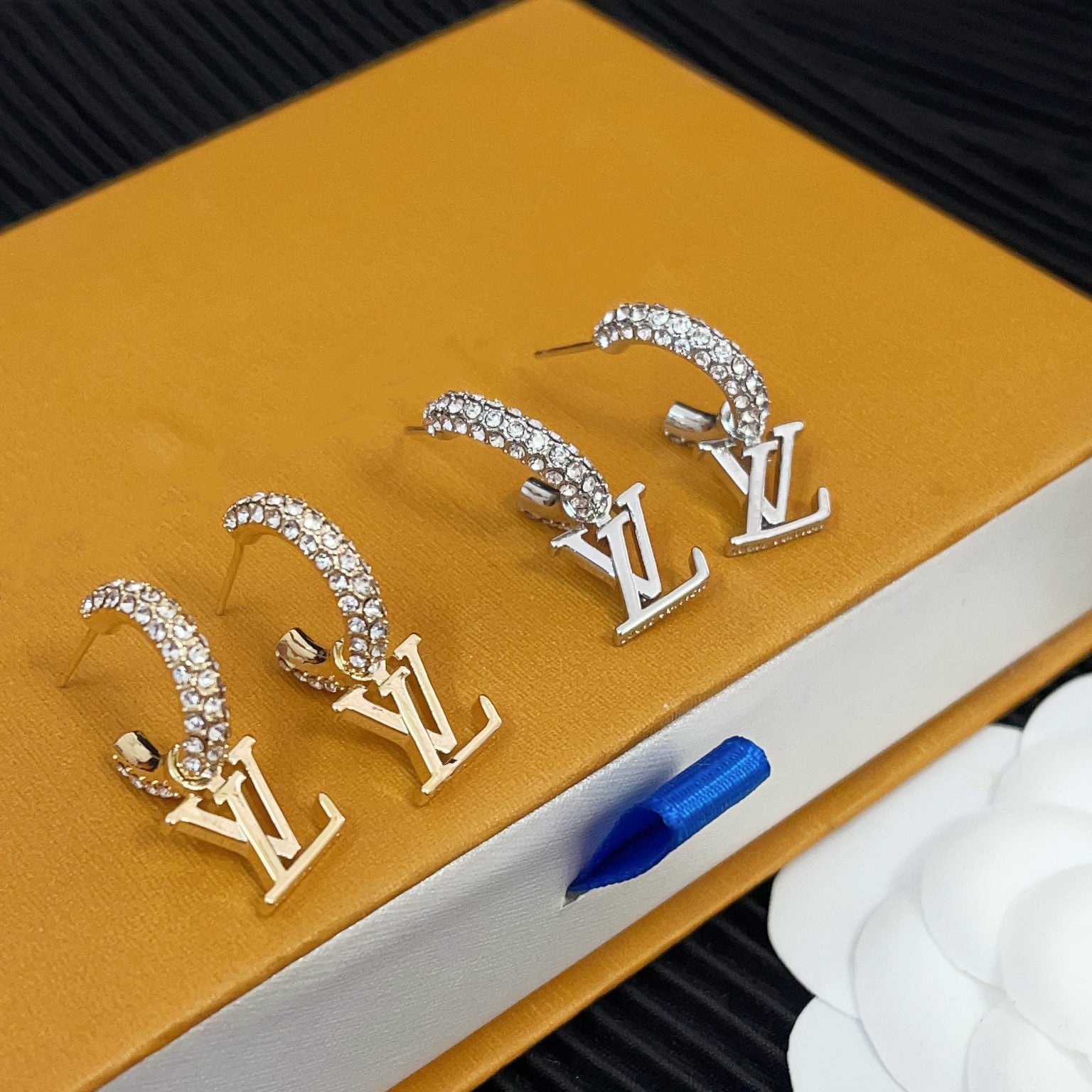 Women's Rhinestone Letter Pendant Fashion Earrings