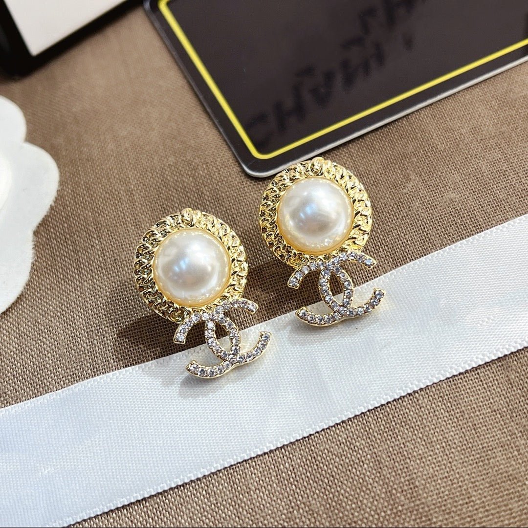 Ladies Fashionable Rhinestone Earrings - najeste